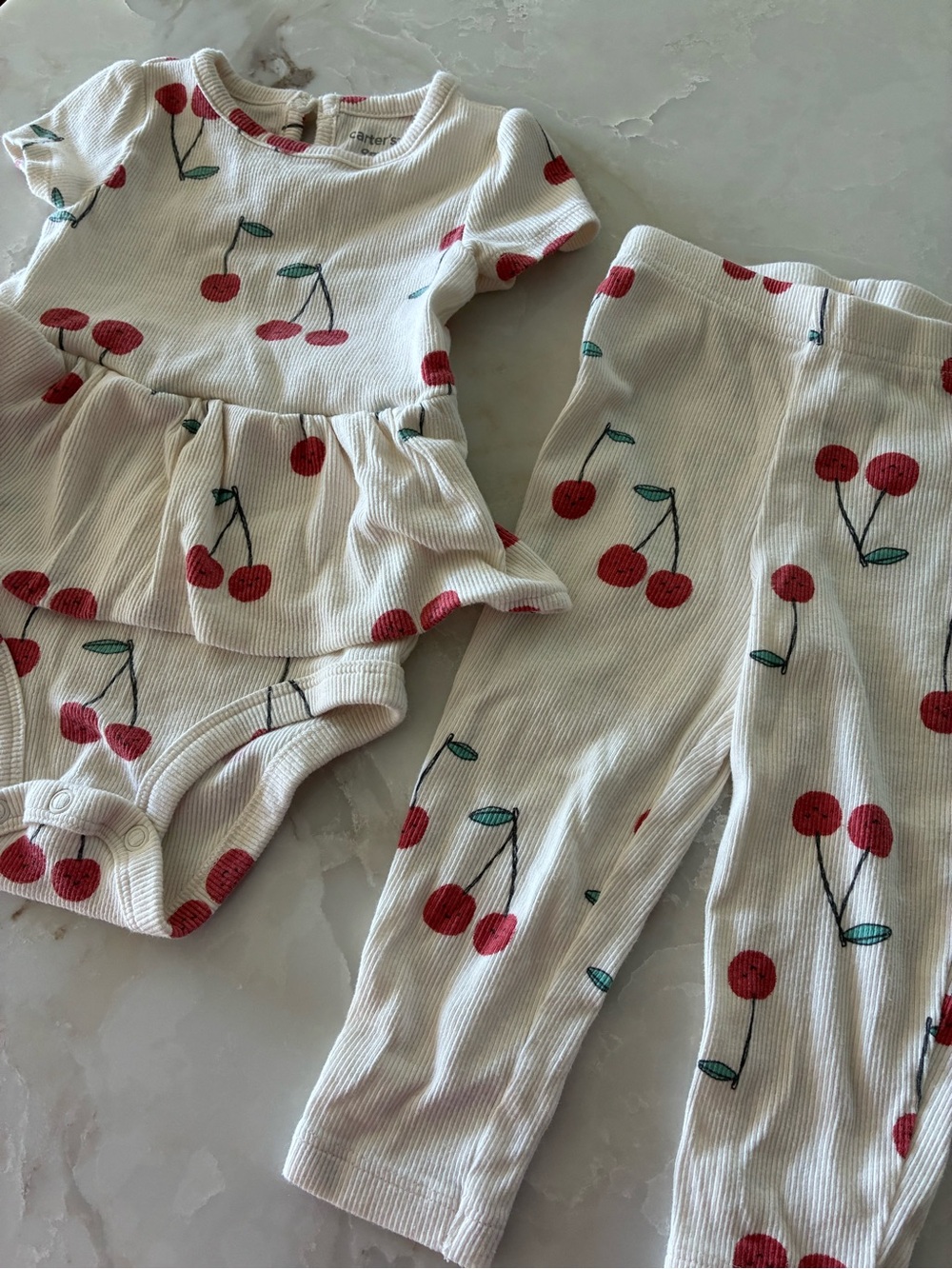 Carter’s two piece set